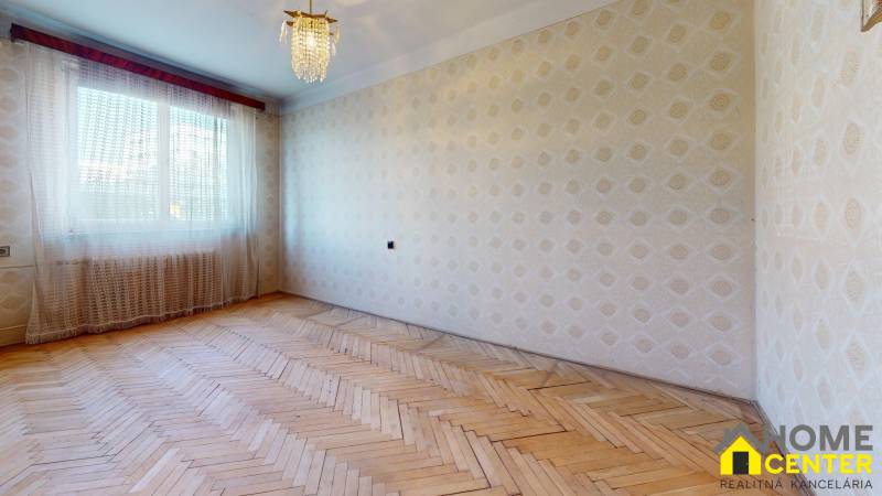 NA-PREDAJ-MALY-3-IZBOVY-BYT-KOMARNO-Bedroom 3.jpg